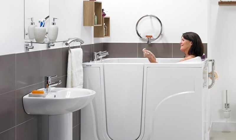 woman-in-walk-in-bath-pcib