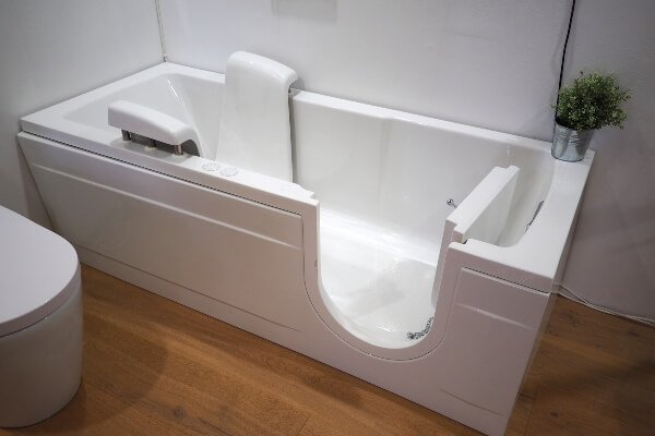 walk-in-bath-with-seat
